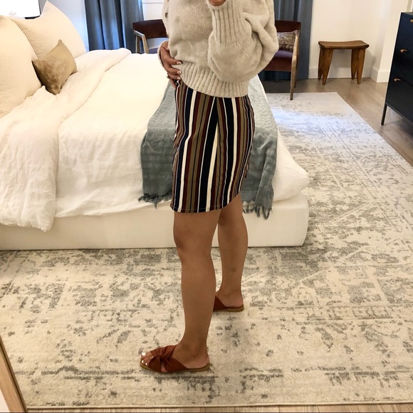 Mini Skirt - Picture 3 of 6